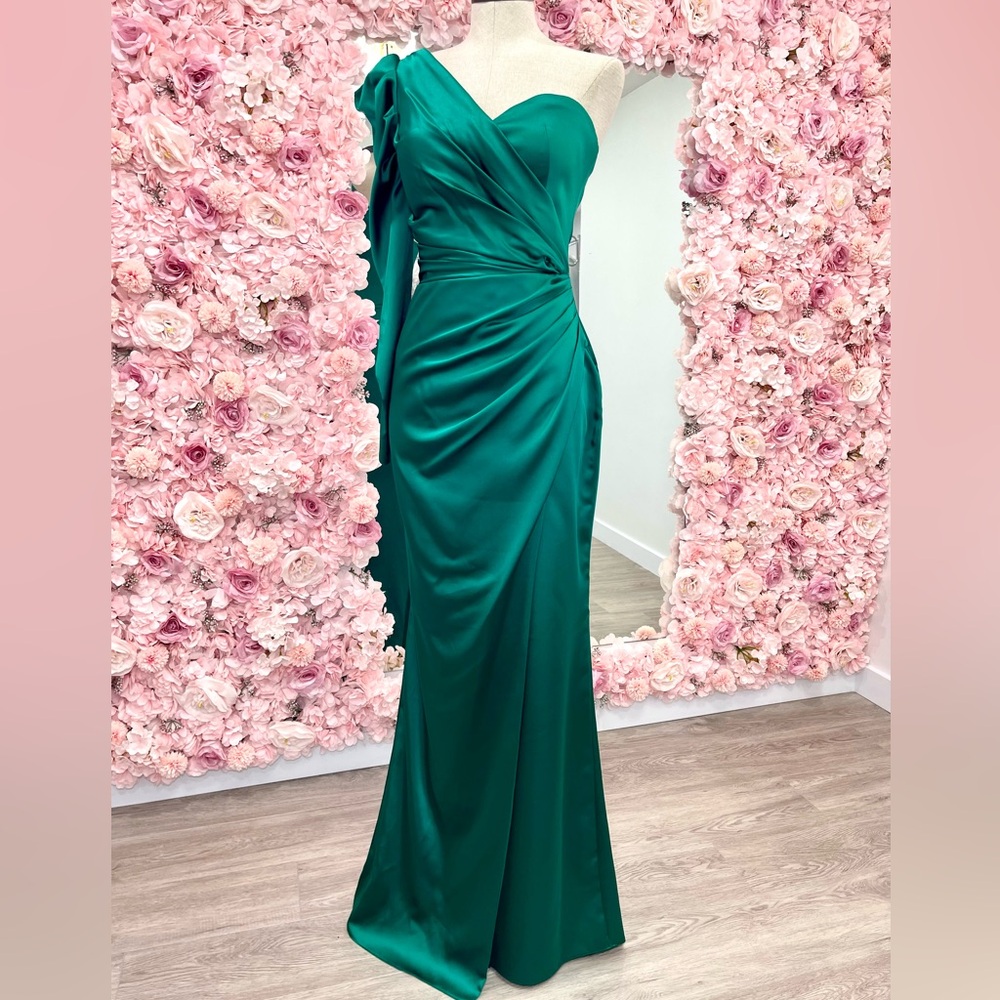 Elegant Green Evening Gown